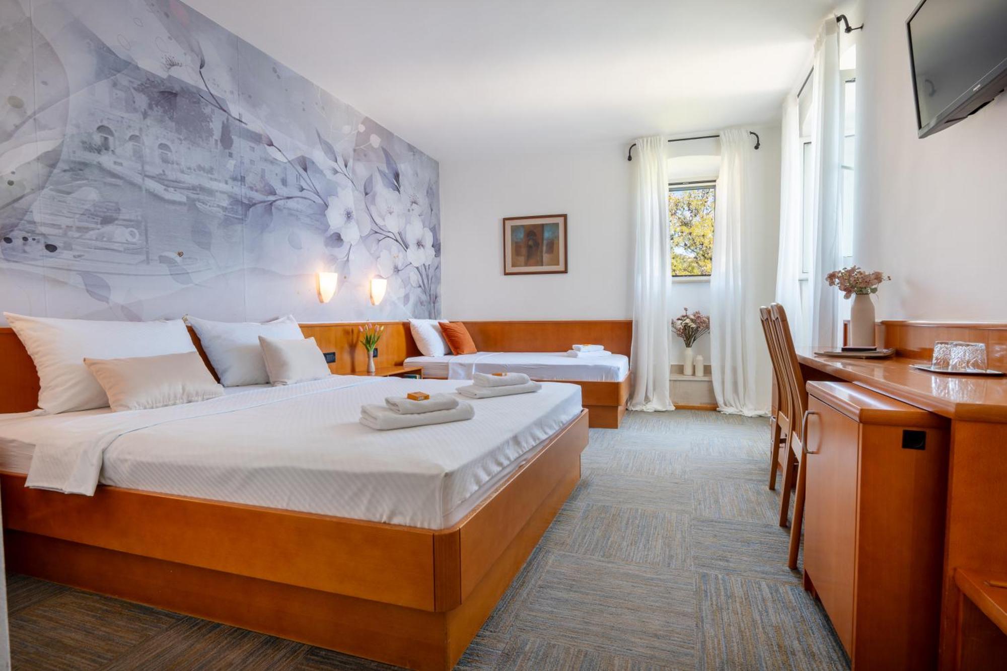 Newly Renovated Hotel Kastil Bol Bilik gambar